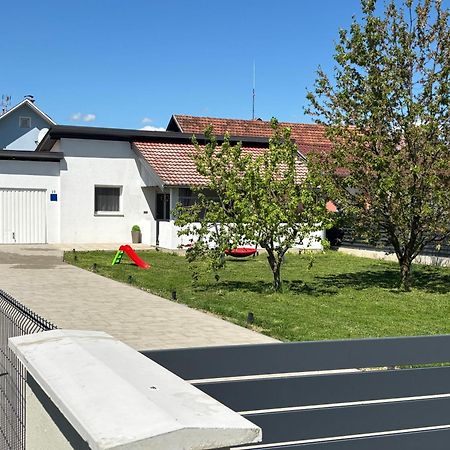 Appartamento Kod Dide - Entry With Pin 0-24H Slavonski Brod Esterno foto