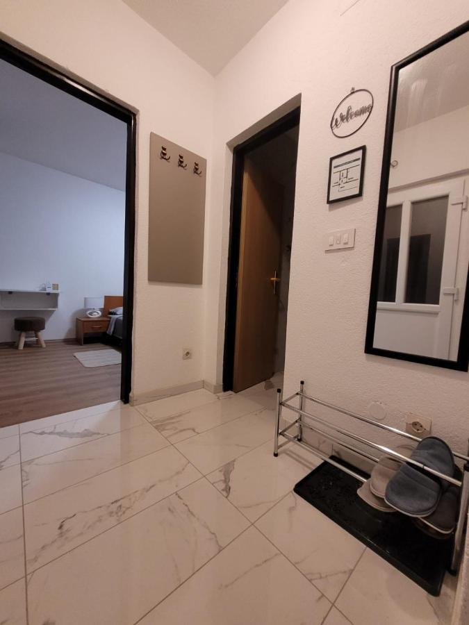 Appartamento Kod Dide - Entry With Pin 0-24H Slavonski Brod Esterno foto
