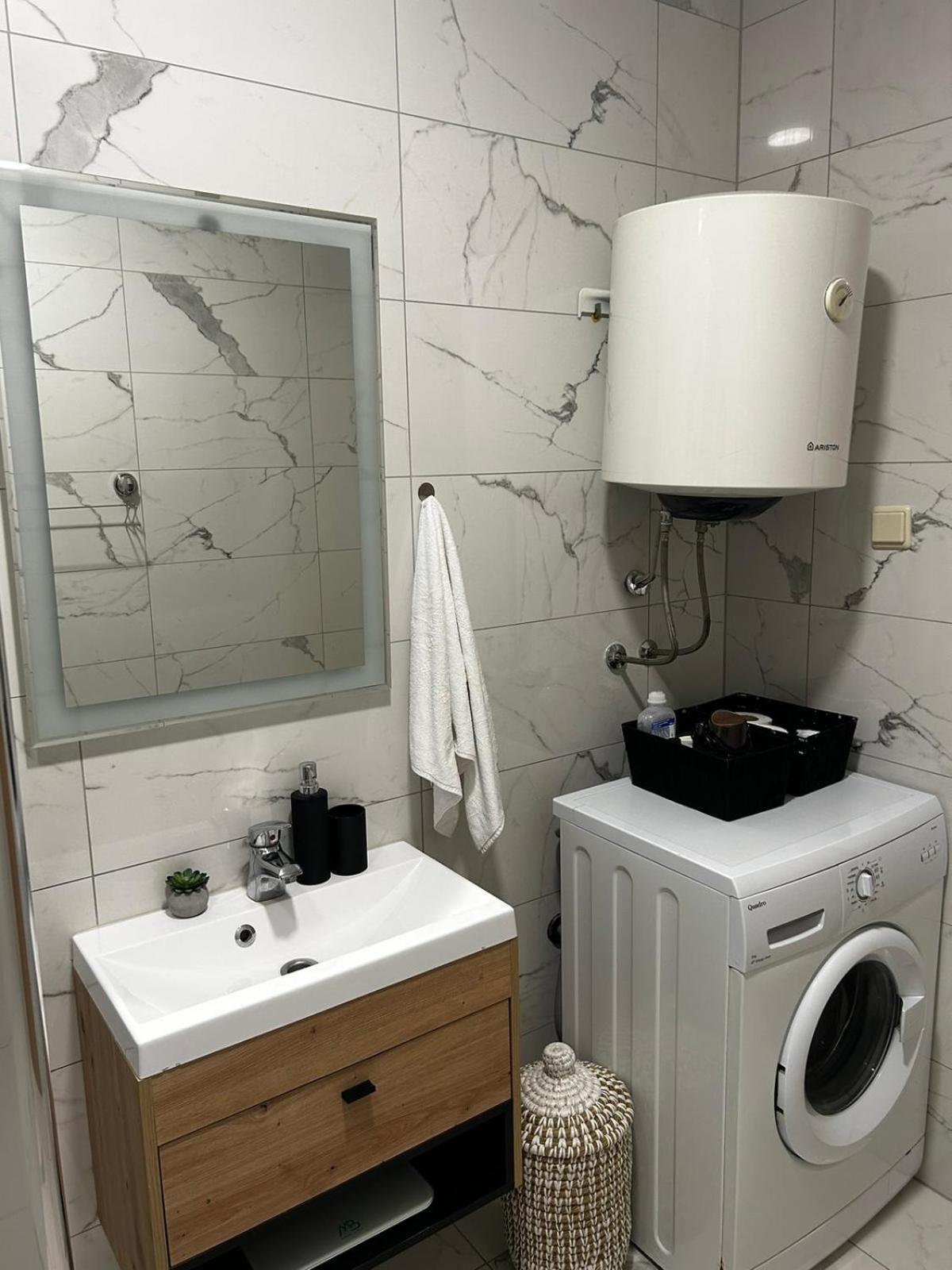 Appartamento Kod Dide - Entry With Pin 0-24H Slavonski Brod Esterno foto