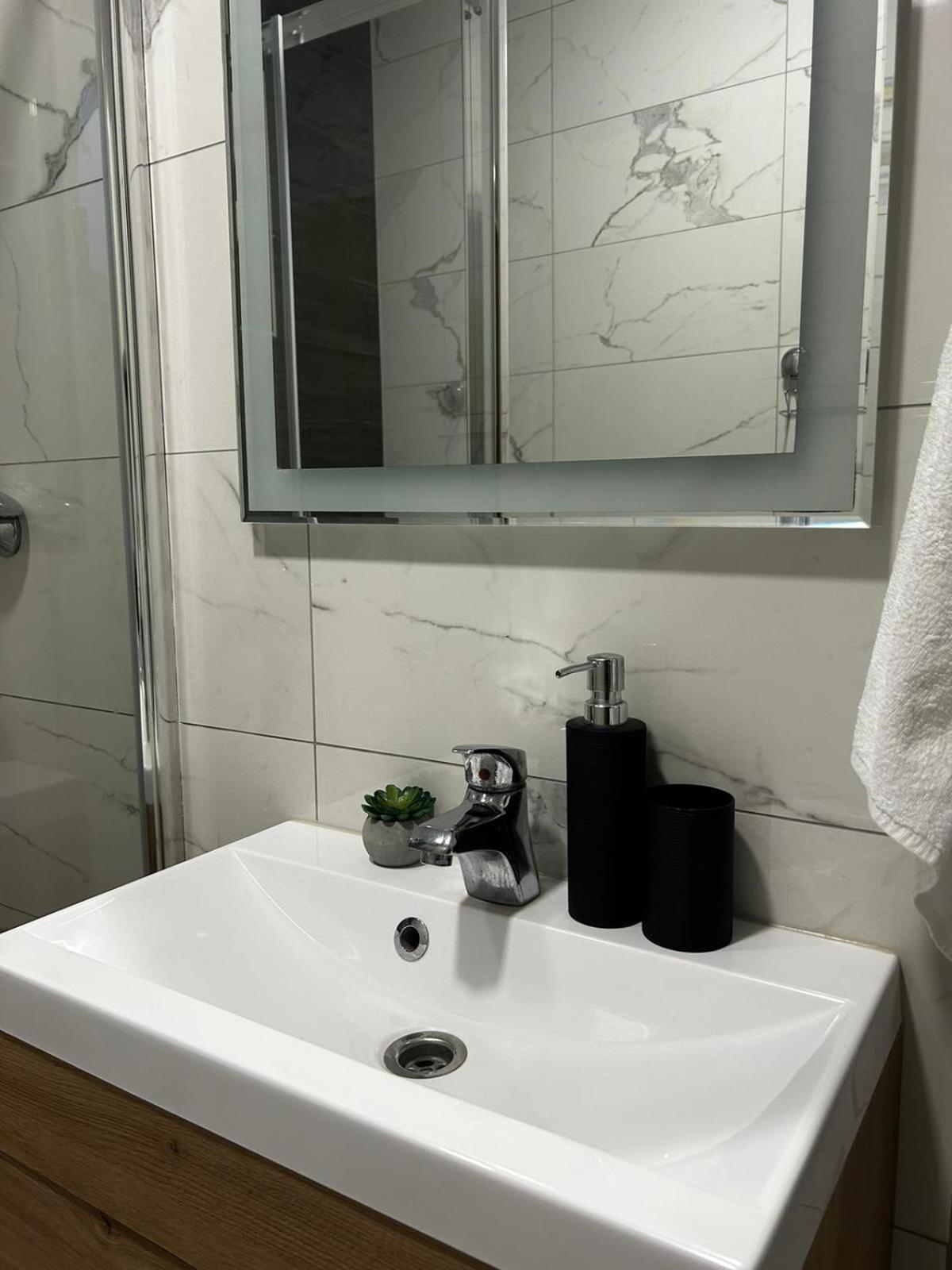 Appartamento Kod Dide - Entry With Pin 0-24H Slavonski Brod Esterno foto