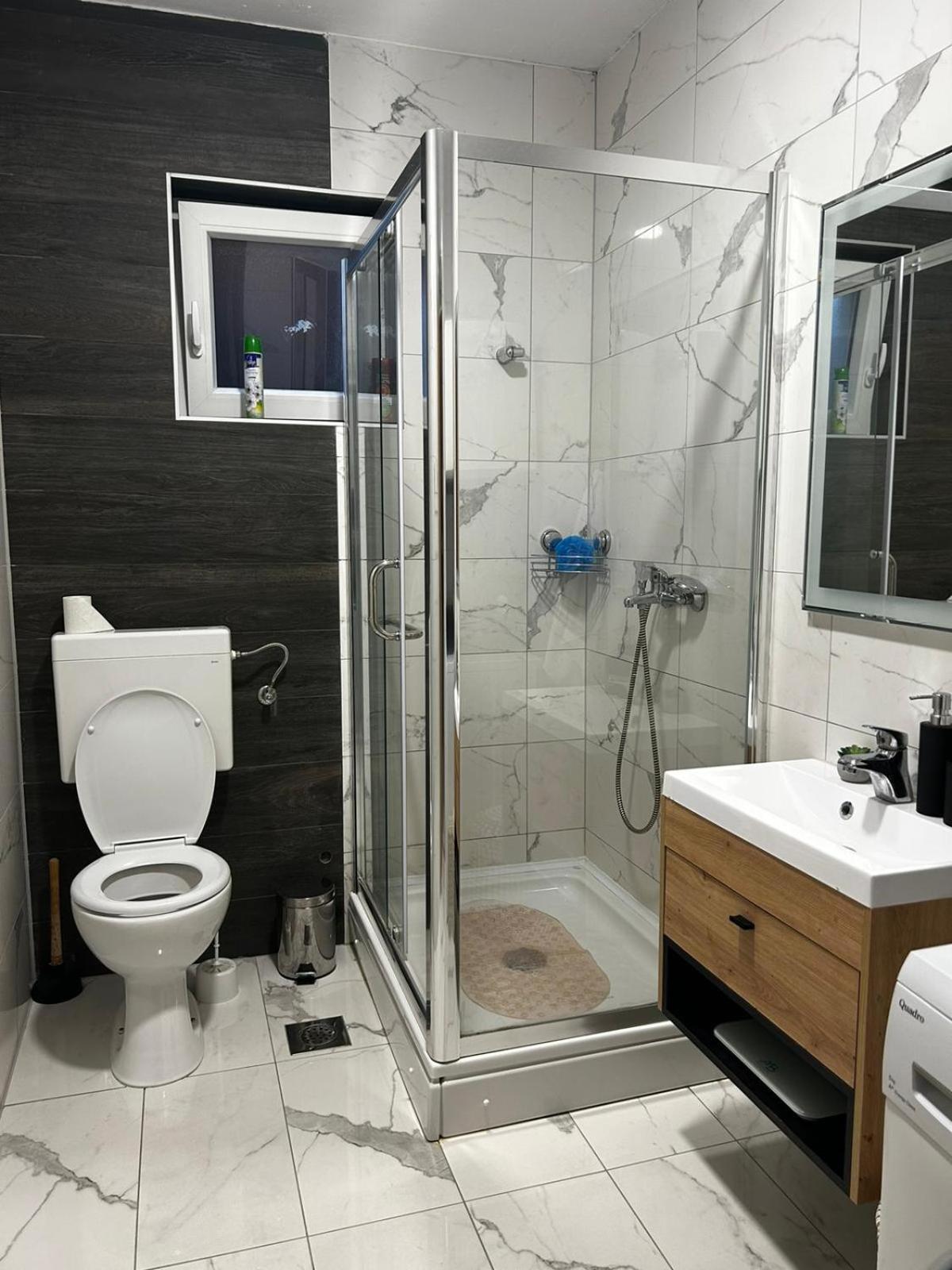Appartamento Kod Dide - Entry With Pin 0-24H Slavonski Brod Esterno foto