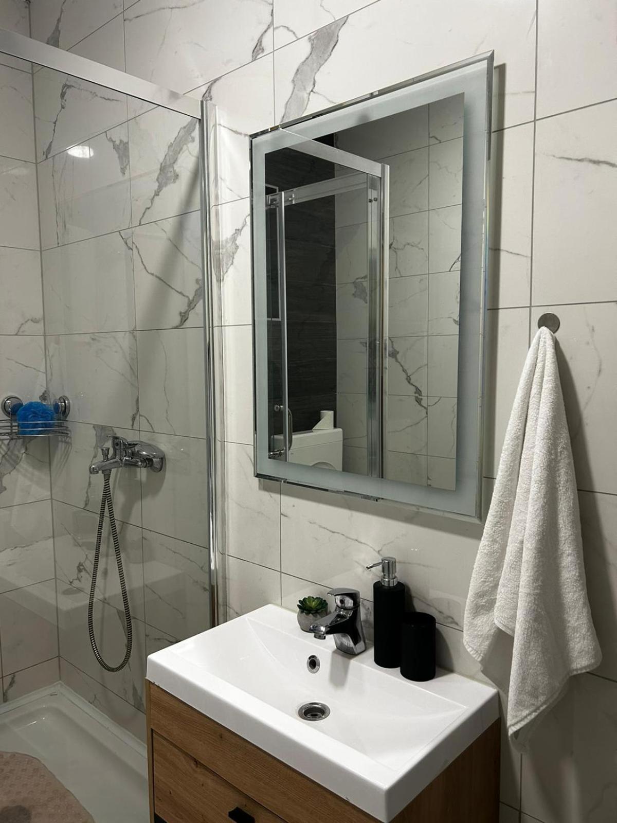 Appartamento Kod Dide - Entry With Pin 0-24H Slavonski Brod Esterno foto