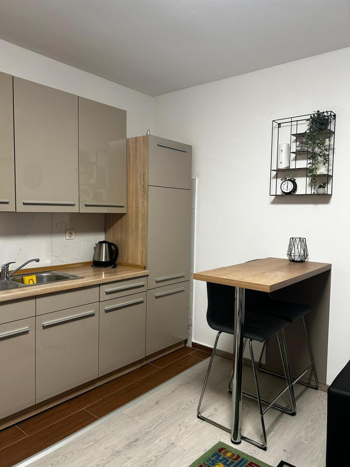 Appartamento Kod Dide - Entry With Pin 0-24H Slavonski Brod Esterno foto
